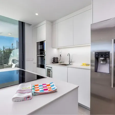 Apartman Vivi Homes - Cameron Pool, Patio, Garden &
