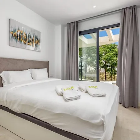 Vivi Homes - Cameron Pool, Patio, Garden & Apartman